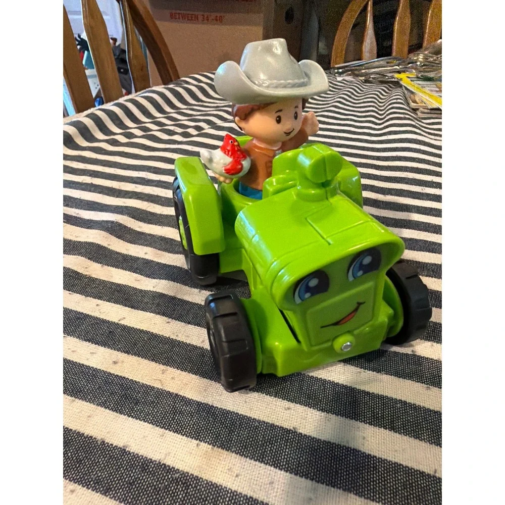 Fisher-Price Little People Helpful Harvester Tractor Green Farmer Toy DWC32 2016